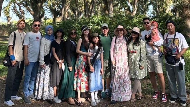 Potret Liburan Ayu Ting Ting di Banyuwangi (Instagram/@ayutingting92)