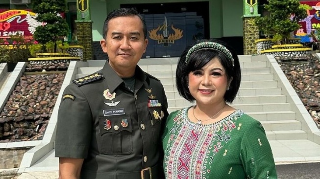 Penyanyi Kepincut Anggota TNI (Instagram/@joydestinytobing)