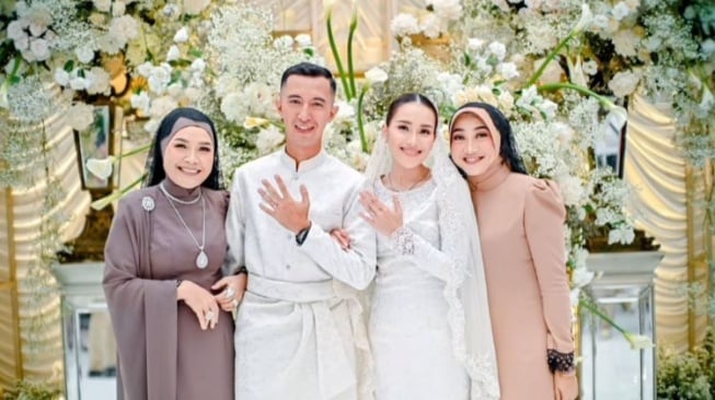 Potret Ayu Ting Ting dan Muhammad Fardana  (Instagram/mom_ayting92_)