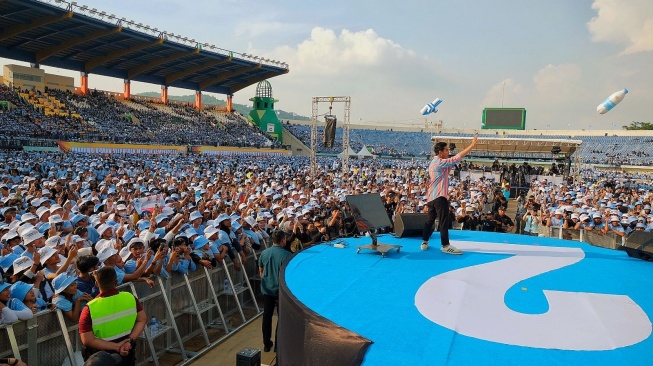 Hadiri Konser Selangkah Menuju Kemenangan di Bandung, Gibran Minta Massa Kawal Kemenangan