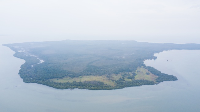 Praktik Pasir Kuarsa Rempang di Pulau Kalimantan