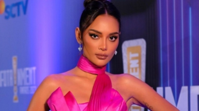 Potret Erika Carlina di acara Infotainment Awards 2023 (Instagram/@eri.carl)