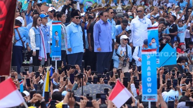 Momen SBY Jalan Kaki ke Tempat Kampanye Akbar Prabowo-Gibran Disorot: Totalitas Turun Gunung!