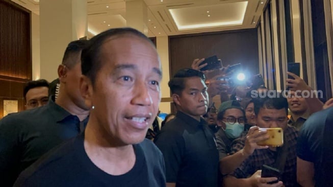 Teka-teki Jokowi Bawa Cucu Temui Gibran Di Hotel Fairmont