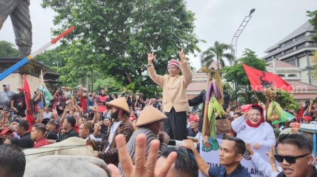 Berdoa di Tengah Hujan, Mahfud: Jauhkanlah Indonesia Dari Kesewenang-wenangan Pemimpinnya