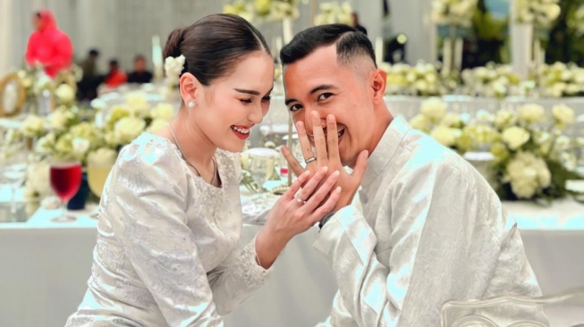 Ayu Ting Ting dan Muhammad Fardana Akhirnya Go Public. (Instagram/derazala)