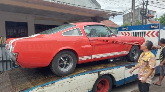 Mobil Mewah Ford Mustang GT Milik Mantan Kepala Bea Cukai Makassar Disita