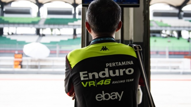 Kebanggaan Indonesia, Werry Prayogi, Direktur Umum PT Pertamina Lubricants hadir segera pada Sirkuit Sepang, Negara Malaysia untuk memberikan dukungan untuk para pembalapnya [Pertamina Enduro VR46 Racing Team]