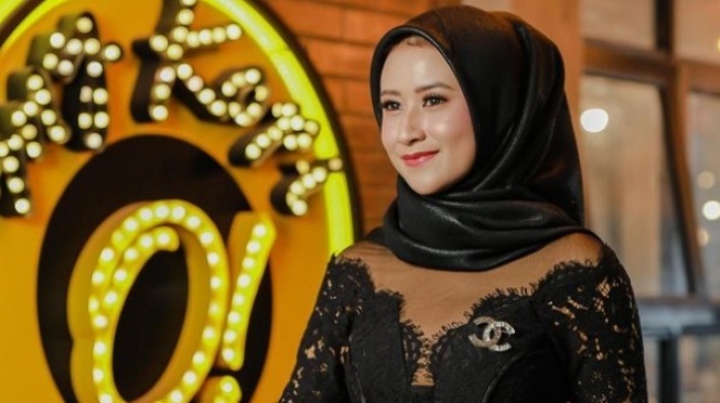 Intip Pesona Neng Geulis Wita Nidia, Mantan Istri Mayor Teddy yang Curi Perhatian [Instagram]