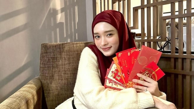 Inara Rusli Kenang Mendiang Ayah di Momen Imlek, Memberi Ajaran Hidup Berharga Untuknya