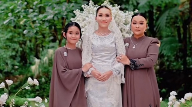 Potret Bilqis Khumairah Razak di Lamaran Ayu Ting Ting (Instagram)