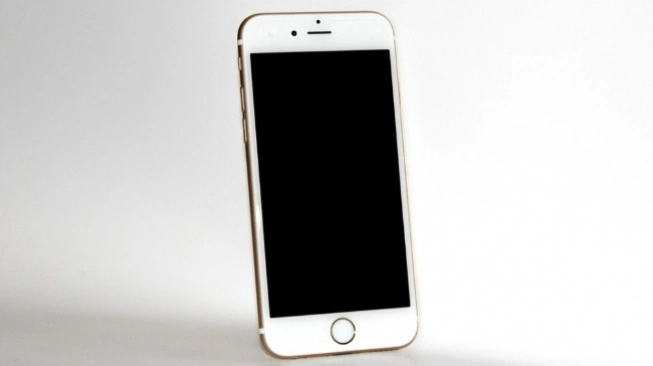 Pengecekan Battery Health di menu Settings iPhone menampilkan kondisi baterai dan peak performance capability unit bekas