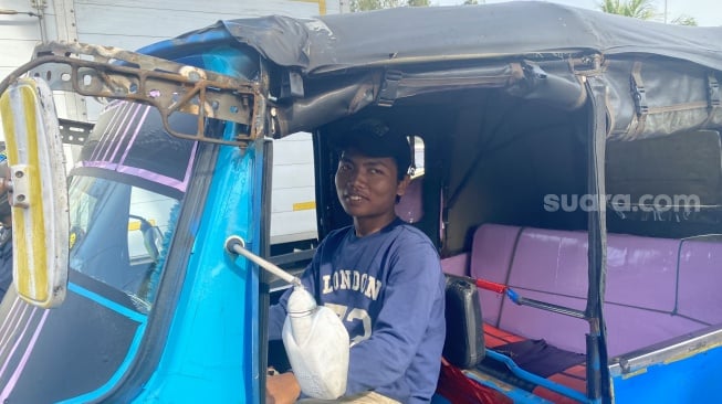 Cerita Sedih Rizki Tukang Bajaj di Ibu Kota, Tak Bisa Nyoblos Perdana karena Tak Punya Duit