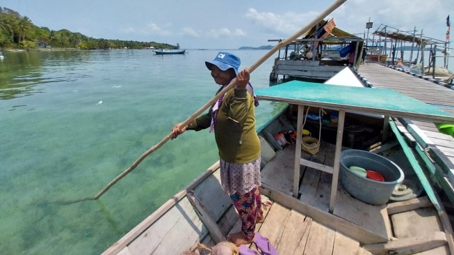 Nelayan Perempuan Pulau Gelam Paling Terancam Tambang