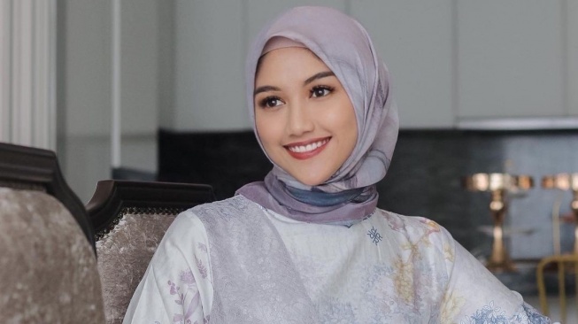 Inspirasi Baju Lebaran Ala Erina Gudono yang Anggun dan Bersahaja: Dari Santai Hingga Terlihat Mewah!