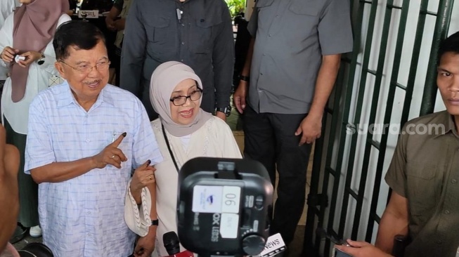 Pamer Jari Telunjuk Penuh Tinta, JK Optimis Pilpres 2024 Dua Putaran