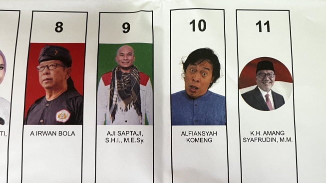 Foto Komeng di daftar suara DPD.  (X/@wirashalci)