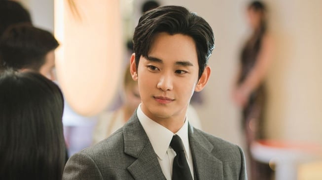 Potret Kim Soo Hyun di Queen of Tears (Instagram/@tvn_drama)