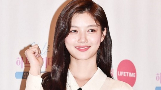 Berhati Mulia, Kim Yoo Jung Donasikan Rp 1 M untuk Pasien Kanker Anak