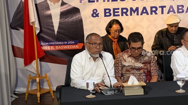 Anggota Dewan Pakar Timnas Anies Baswedan dan Muhaimin Iskandar (AMIN), Bambang Widjojanto. (Suara.com/Rakha)