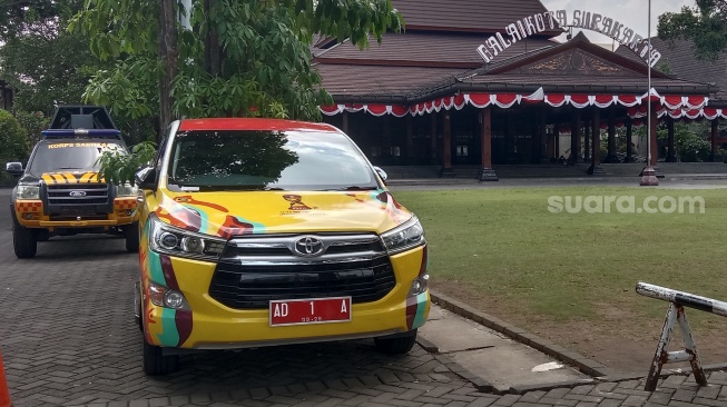 Usai Menang versi Quick Count, Gibran Mendadak Parkir Mobil Dinas di Halaman Balai Kota Solo, Ada Apa?