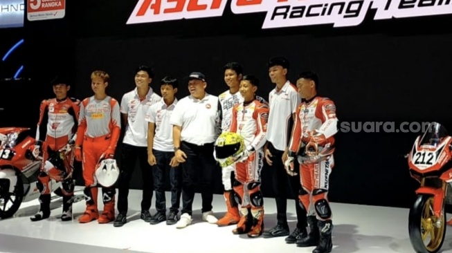 Para rider muda dari Astra Honda Racing Team yang telah berlaga di pentas nasional, Asia, hingga Eropa hadir di IIMS 2024 hari pertama [Suara.com/CNR ukirsari]