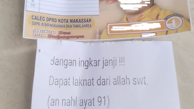 Ngakak! Caleg Bagi Amplop ke Warga, Isinya Ancaman Dilaknat Allah Jika Ingkar Janji