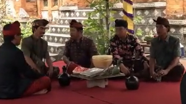 Tradisi Megibung Karangasem, Makan Bersama Masakan Khas Bali