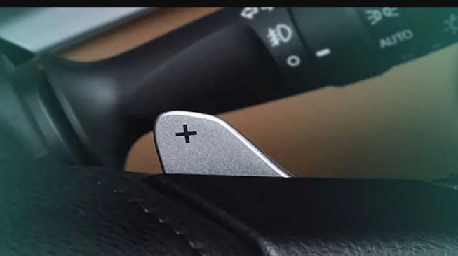 Fitur paddle shift pada mobil (Auto2000)