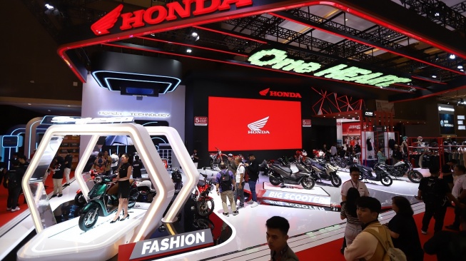 PT Astra Honda Motor dalam IIMS 2024 menampilkan booth dengan tajuk Satu HATI Penuh Arti dan membawakan 28 model tunggangan [PT Astra Honda Motor]