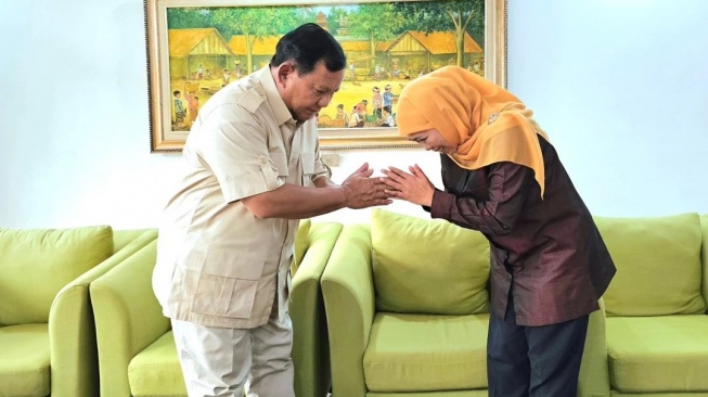 Bertemu Prabowo di Bandara Halim Perdanakusuma, Khofifah Dapat Pesan Ini