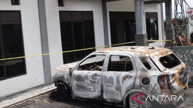 Geger! Dua Mobil Caleg di Cianjur Dibakar, Sempat Terdengar Ledakan