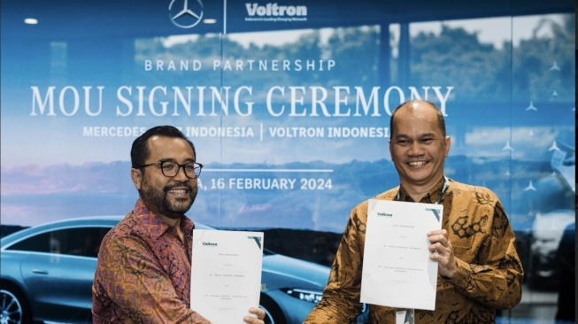 Solusi Canggih untuk Isi Ulang Baterai Listrik: Kolaborasi Mercedes-Benz dan Voltron