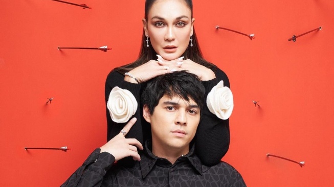 Pemotretan Luna Maya dan Maxime Bouttier (Instagram/@lunamaya)