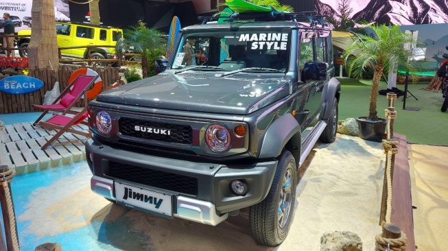 Suzuki Jimny 5 Pintu di Pameran Otomotif IIMS 2024. (SUARA.COM/Manuel Jeghesta)