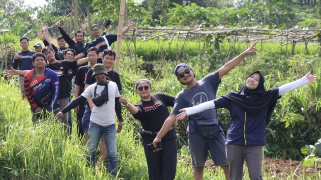 Acara GEBER Ngemping Bersama AHRT juga mencerminkan sinergi bagi negeri, di mana para peserta membeli produk para pelaku UMKM  [Wahana Honda].