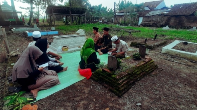 Doa Nyadran Menjelang Ramadhan, Tata Cara Bacaan Ziarah Kubur Sesuai Ajaran Islam