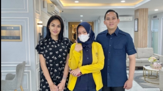 Nikita Mirzani terang-terangan jalan dengan Rizky Irmansyah (TikTok)