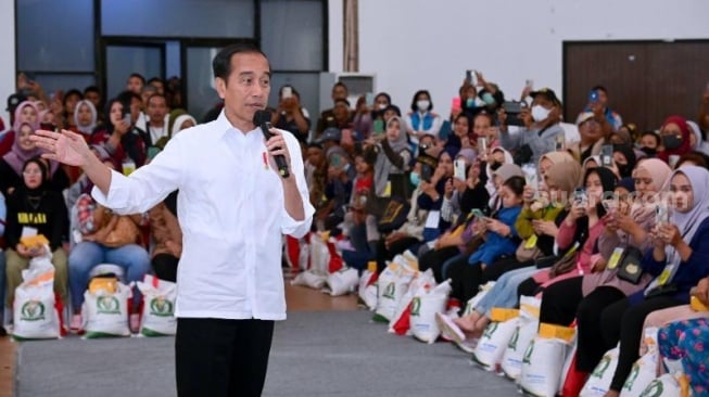 Harga Beras Kian Mencekik, Jokowi Salahkan Cuaca