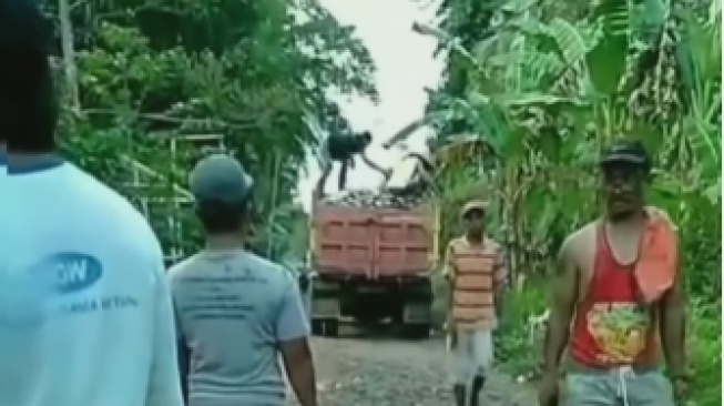 Penjelasan Caleg yang Viral Diduga Tarik Bantuan Paving di Banyuwangi