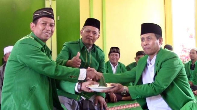 Ketua Dewan Pimpinan Cabang (DPC) PPP Bontang Sulhan (Kanan). [Ist]