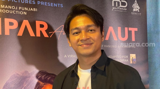 Deva Mahenra usai konferensi pers peluncuran teaser film Ipar Adalah Maut di kawasan Setiabudi, Jakarta Selatan, Selasa (20/2/2024) [Suara.com/Tiara Rosana]