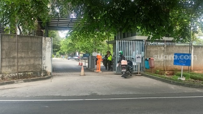 Salah satu pintu masuk Sekolah Binus, Serpong, Tangsel. [Pahami.id/Rena Pangesti]