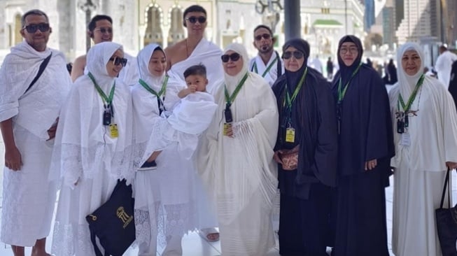 Potret Nikita Willy Umrah (Instagram/@yorafebrina)