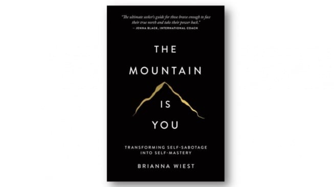 Ulasan Buku The Mountain is You: Bentuk Sabotase Diri yang Jarang Dipahami