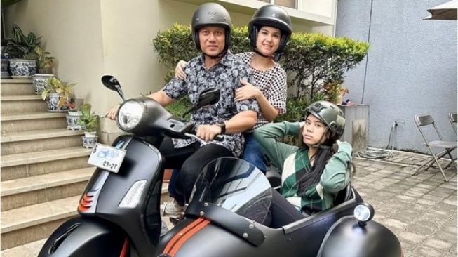 AHY Bersama keluarga naik Vespa (Instagram/annisayudhoyono)