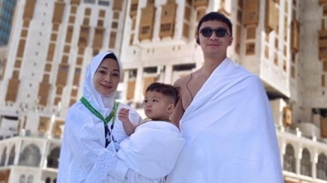 Potret Nikita Willy Umrah (Instagram/@yorafebrina)