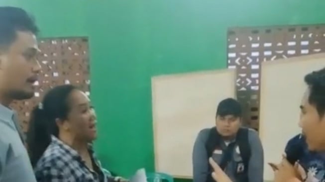 Caleg Lebak Ini Terobos Sidang Pleno Sambil Ngamuk, Videonya Viral