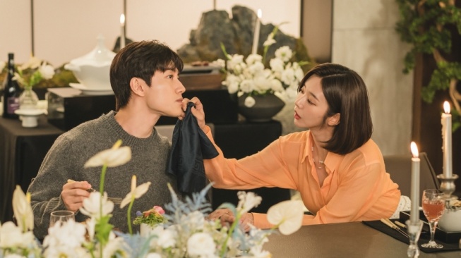 tvN Rilis Second Couple Drama Queen of Tears, Kwak Dong Yeon Tampil Mesra!