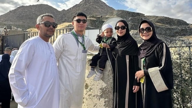 Potret Nikita Willy Umrah (Instagram/@yorafebrina)